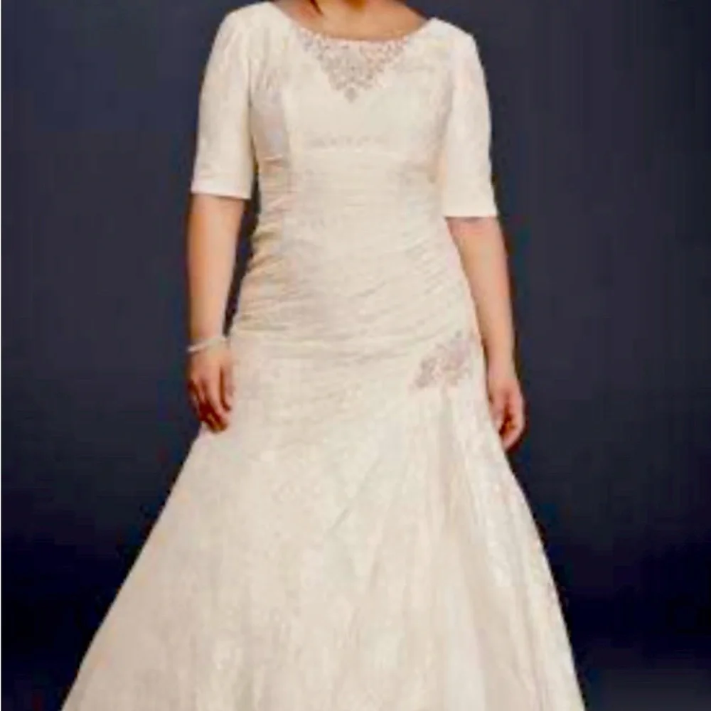 Wedding dress - Picture 2 of 6